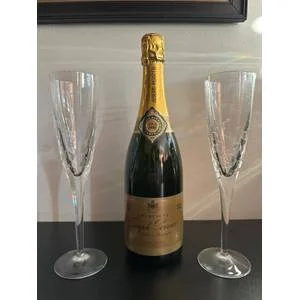 2000 Joseph Perrier Cuvee Royale Champagne. Boxed with 2 crystal glasses.