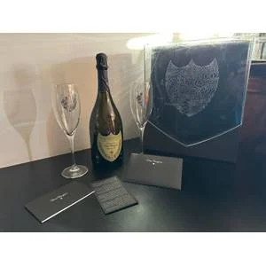 2002 Moet & Chandon Champagne Dom Perignon Vintage 2002. Boxed with 2 glasses and certificate.