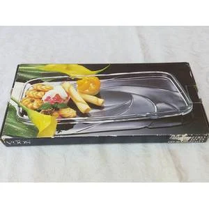 A Laetitia Soga Japan Glass rectangular plate sold as is
