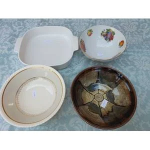AN OLD ENGLISH JOHNSON BROS WHITE PORCELAIN AND GOLD DESIGN INLAYAND 3OTHER PORCELAIN AND CERAMIC
