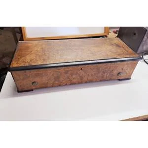 Victorian bur wallnutmusic box