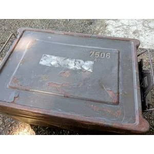 VINTAGE MILITARY AMM0 TRUNK
